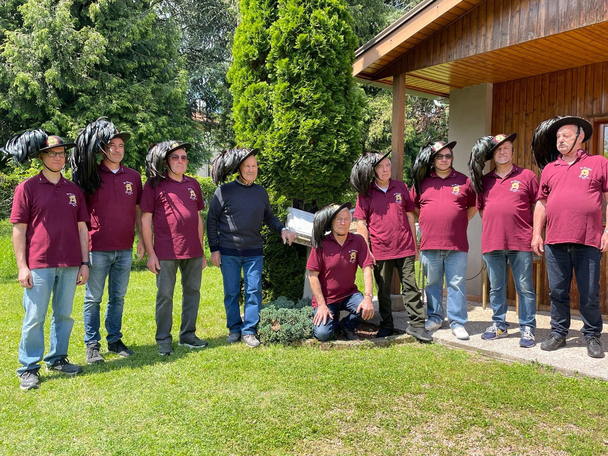 Domenica in Sede a Lurate 19-05-24 Bersaglieri davanti la sede a Lurate Caccivio